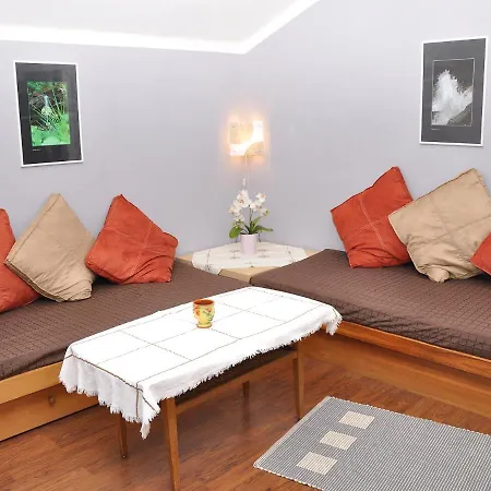 Haus Hofer 아파트